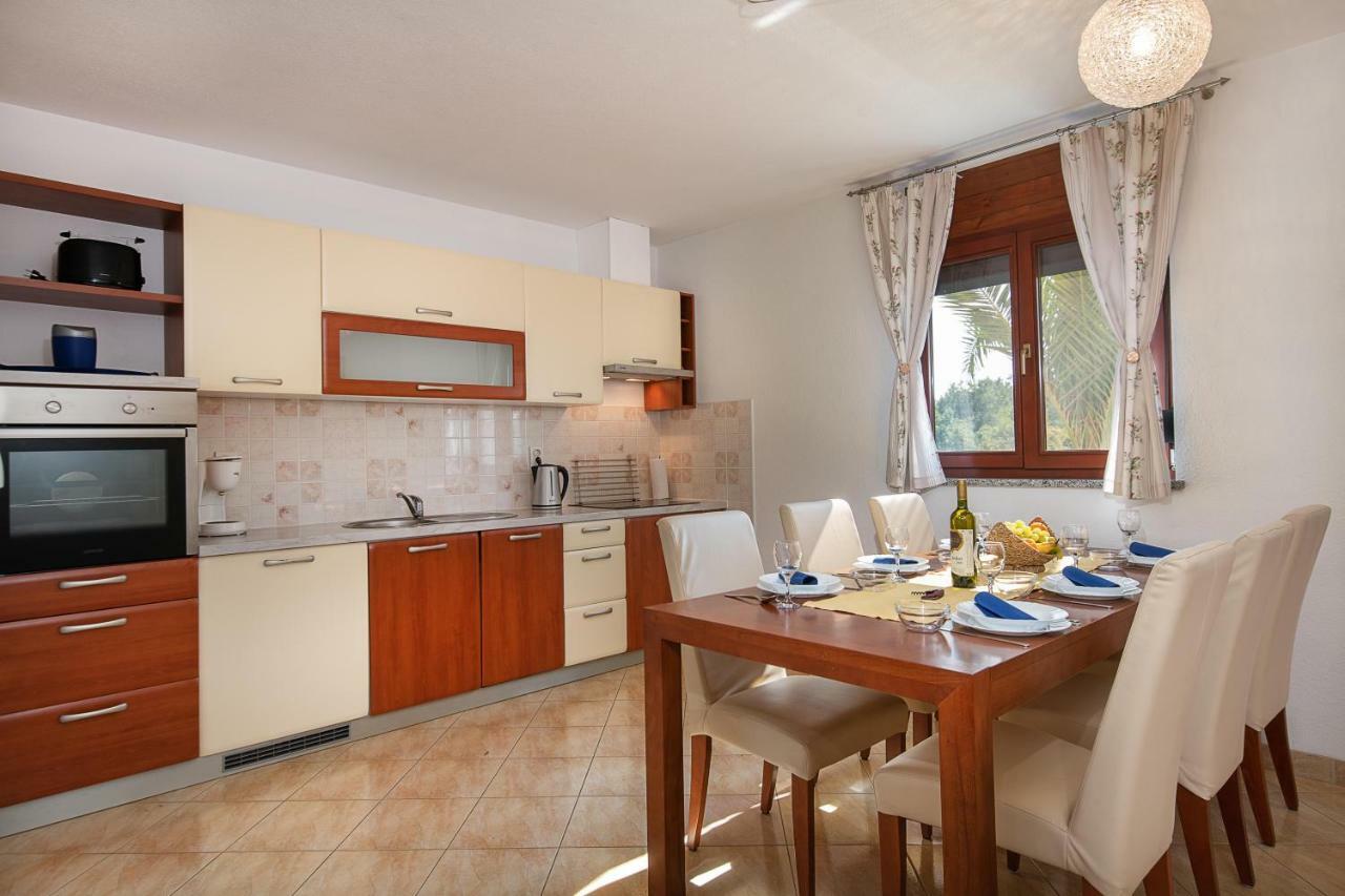 Ferienhaus Joy Liznjan Luaran gambar