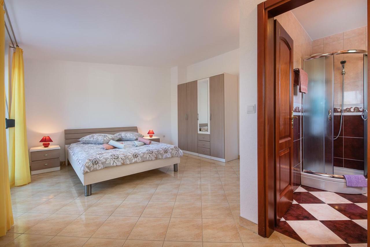 Ferienhaus Joy Liznjan Luaran gambar