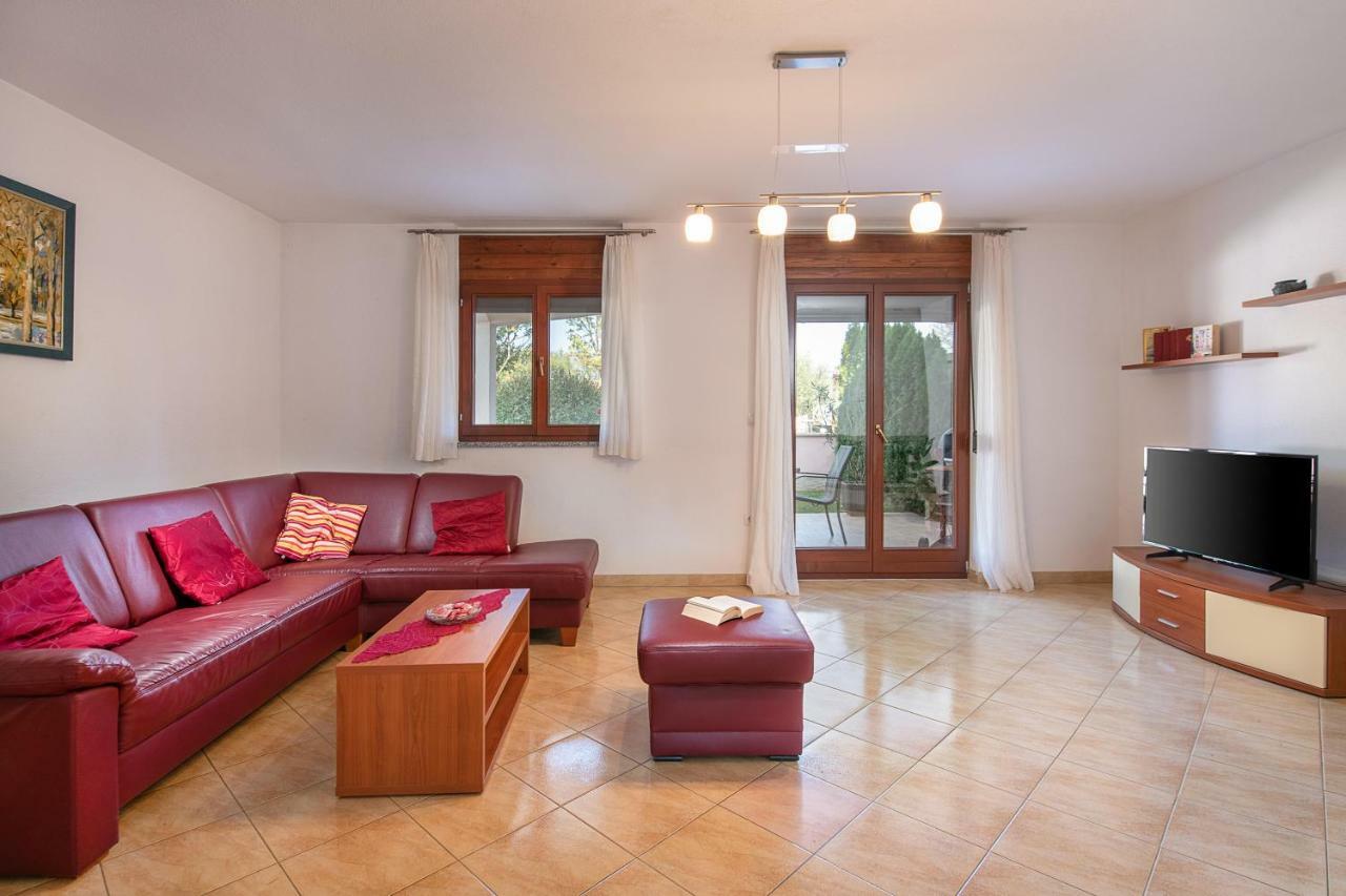 Ferienhaus Joy Liznjan Luaran gambar